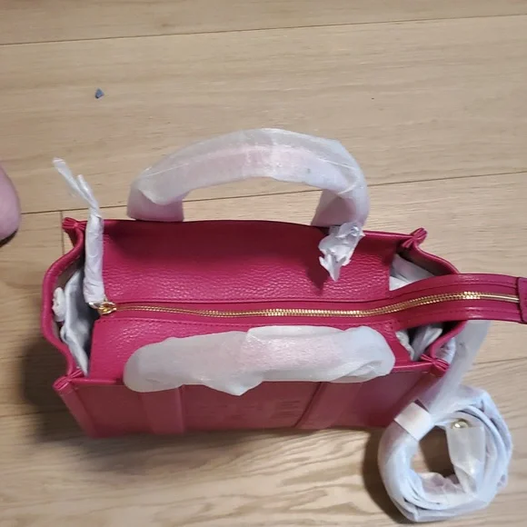 MARC JACOBS The Leather Small Hot Pink Tote Bag NWT - Picture 11 of 14